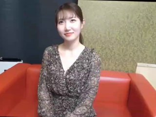 黑屌在三人行中操奶子